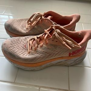 Hola Clifton 8 size 7 woman